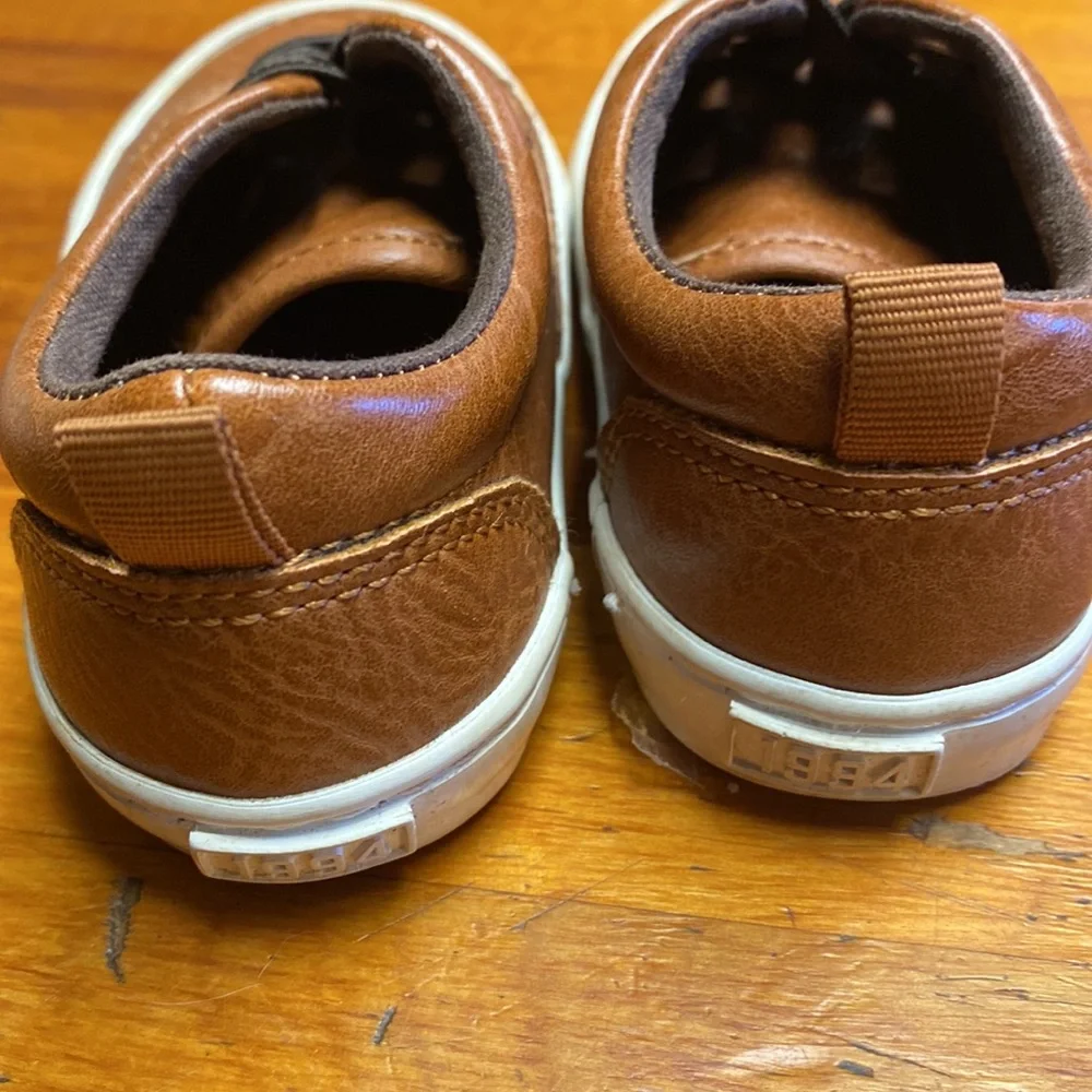 Old Navy Oxford slip on boys shoes size 6/13.5